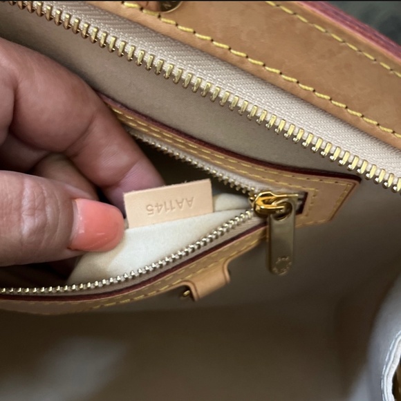 Louis Vuitton GM Brea in Dune - Picture 8 of 8